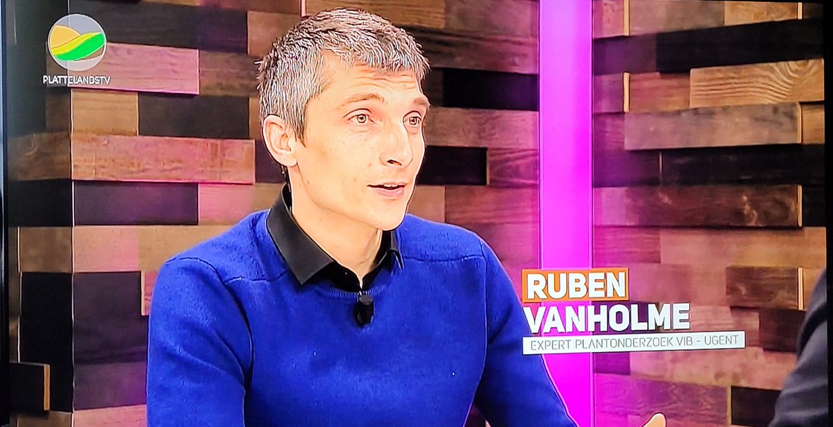 AstridGadeyne's tweet photo. 🚜Een bekend gezicht op TV! @RubenVanholme @PSB_VIB te gast in de studio van @PlattelandsTv in hun nieuwe programma #farmlab
Zeker kijken als je meer wil weten over #CRISPR en plantenveredeling 🌾 https://t.co/XlUqdUsPSY