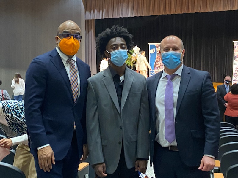 SeanMinor1882's tweet photo. Thank you so much to Dr. @makolaabdullah for the generous offer!!

#HailState
#AcademicExcellence https://t.co/lbYyaj6CjD