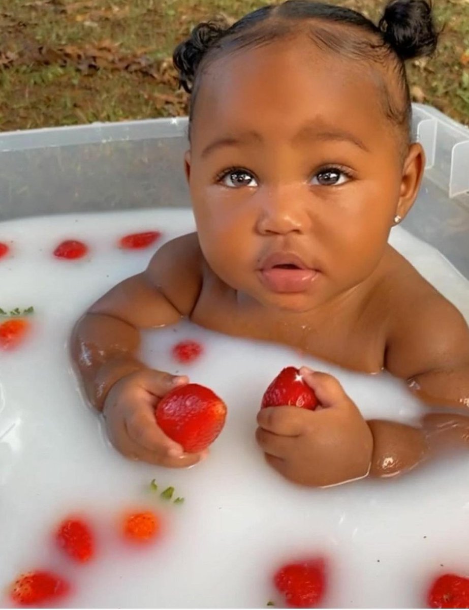 Lilblackbabies's tweet photo. 🍓🍓🍓

(Via _chanellashae on IG) https://t.co/Uj8uasE6VR