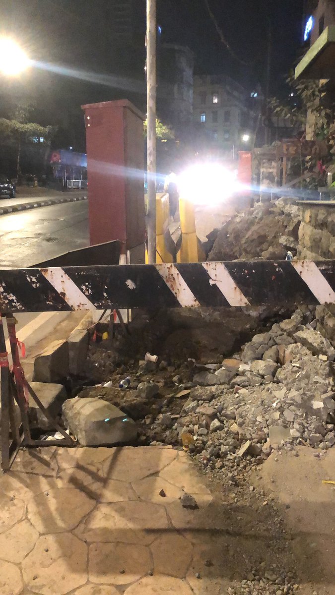 QwakDoc's tweet photo. @mybmcWardD footpath dug up on august kranti marg for a few days now. No place to walk. #dangerous #road and also outside st. Stephen’s. Church https://t.co/FcUbquTNoO