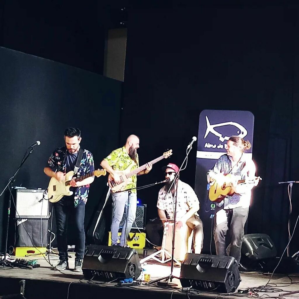 YulianaVK's tweet photo. @almadeboqueron en la @naubostik, con @hangar05bcn a la mesa de #sonido 🤘🏼🥰💃🏻💃🏻
#MúsicaEsCultura #CulturaEsSegura #SupportYourLocalMusicians #NoSinMiCrew 💪🏼💓
#Rumba #Barcelona #LiveMusic #RumbaGamberra https://t.co/tXczxyjEuW