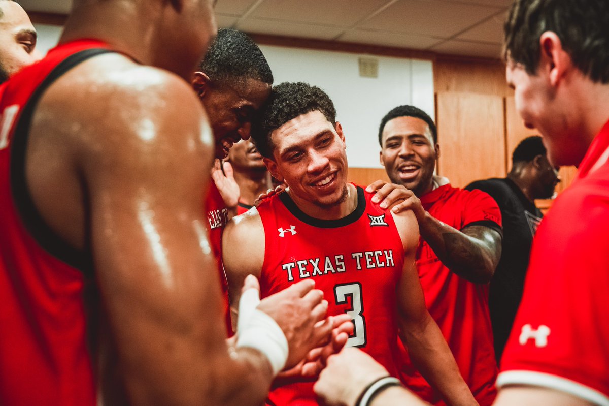 TexasTechMBB's tweet photo. This is what Ŧogether looks like. ❤️ https://t.co/O5ah7d2rqH