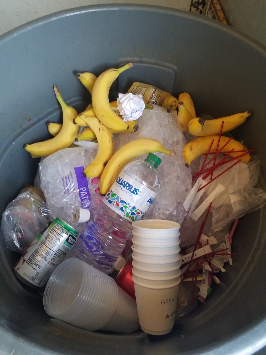 OpinionApple's tweet photo. Why does @Delta throw away all the snacks that don't get eaten by first class on flights? 
This is an ABSOLUTE WASTE of food and COMPLETELY UNACCEPTABLE.

All your talk about helping the community and you're out here throwing away perfectly good food?
Unopened chips, WATER, etc. https://t.co/CzWDXH8oJb