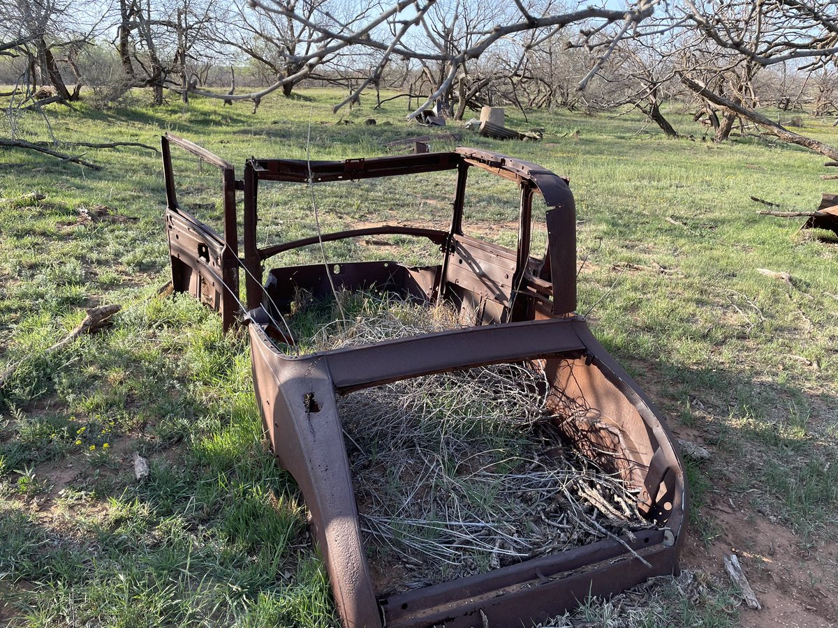 chrisbecker1's tweet photo. Resting peacefully in west Texas. Any thoughts on what it is?
@iowahawkblog #DavesCarIDService https://t.co/ThffVqKGIZ