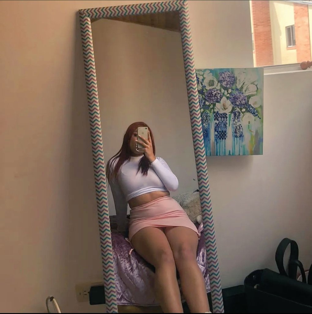 SofiRuiz80's tweet photo. Quién me quiere subir la falda? 😏 #colombianas #SellingContent #packsjovencitas #culostragones #venta Venta de contenido MD 🔥 https://t.co/S4TjNqtmVb