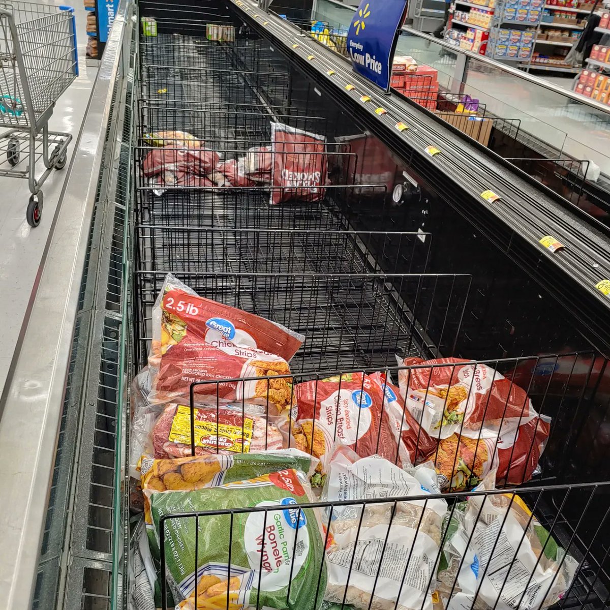 rrabbit1202's tweet photo. #BIGFAILFRIDAY #Biden #buildbackbetter #emptyshelves https://t.co/LeZU23xaPU