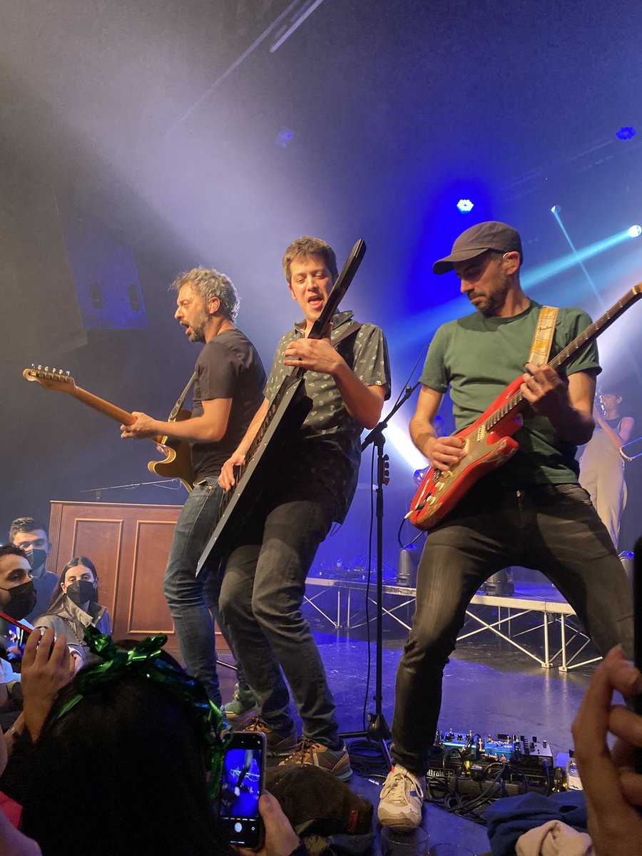 Laia_es's tweet photo. Tornaria a repetir tots i cadascun dels concerts d’aquesta gira. 23 que s’han passat amb un obrir i tancar d’ulls. M’encanten! #elsamicsdelesarts #amicsdelesarts #elsamics
https://t.co/VjzDvsRUjM https://t.co/zrQCilrSUB