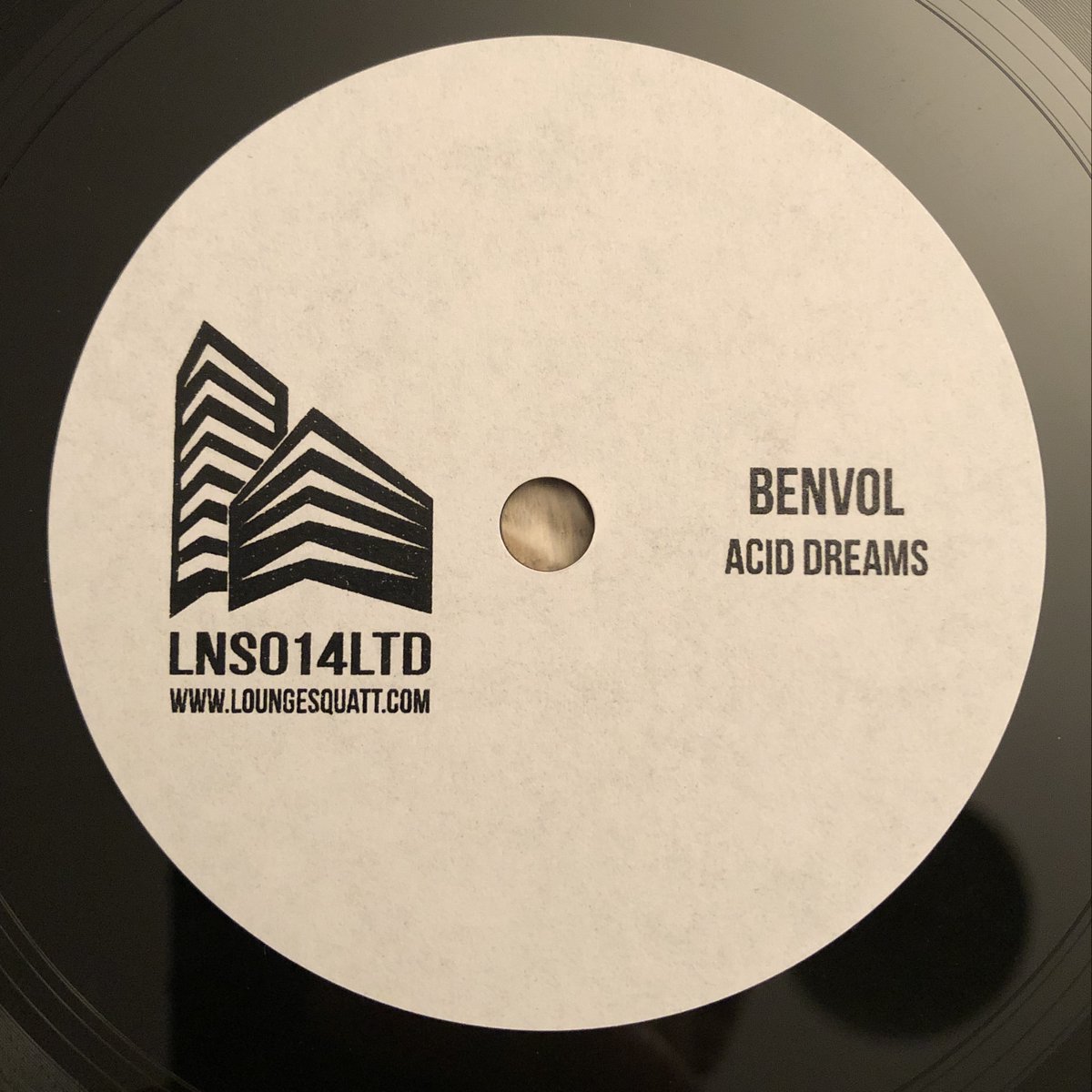 LNS014 LTD Acid Dreams - Benvol
 out now on a limited 10-inch edition.
 loungesquattberlin.bandcamp.com/album/lns014-a…

#vinylrecords #limitededition #loungesquatt #benvol #aciddreams #techno #Berlin #Tbilisi