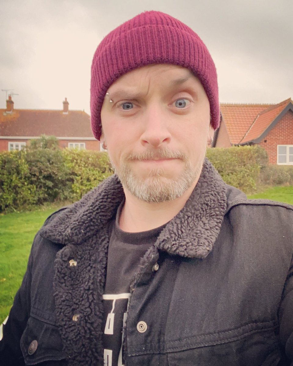 leonricher88's tweet photo. Took @itsjustmedandan beanie &amp; was deffo needed!!! 💨💨💨 https://t.co/PTats1rdgg