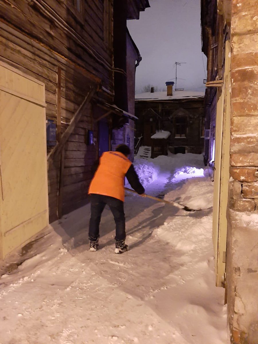 Уборка снега. 20.02.22. Воскресенье. <a href="/rradyukov/">Роман Радюков</a> <a href="/AdmSamRna/">Администрация Самарского внутригородского района</a>