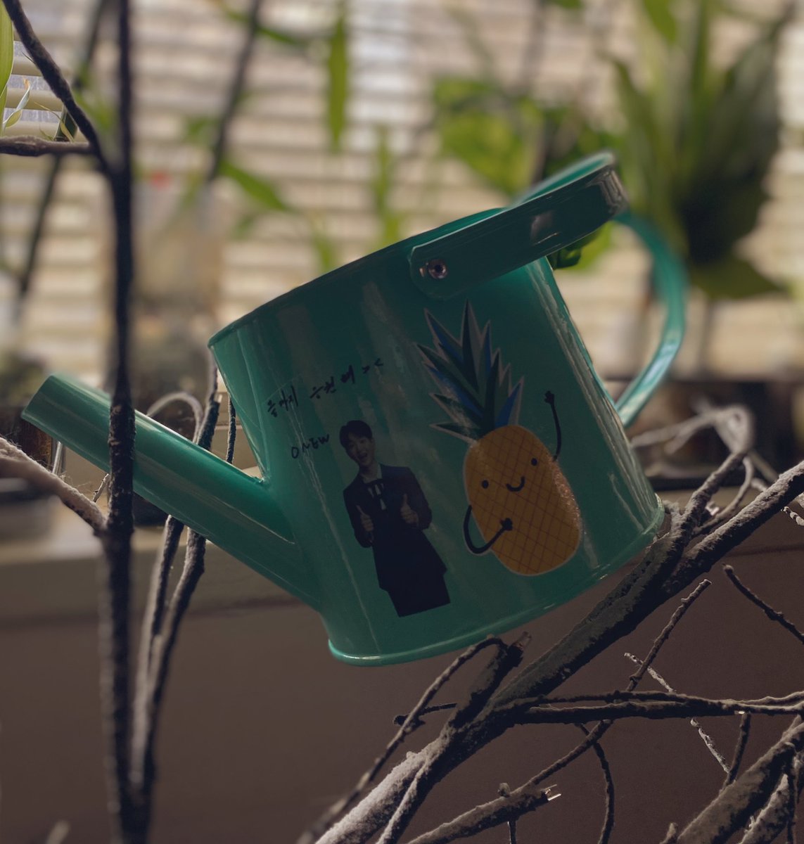Sucka4Bsides's tweet photo. Sherlock mode activated: Someone at this company left clues that they are a Shawol. I just completed the design. #SHINee #ONEW #SHINeePINee #Jinki #LeeJinki #Sherlock #Sherlocking https://t.co/nZDUvPNigs