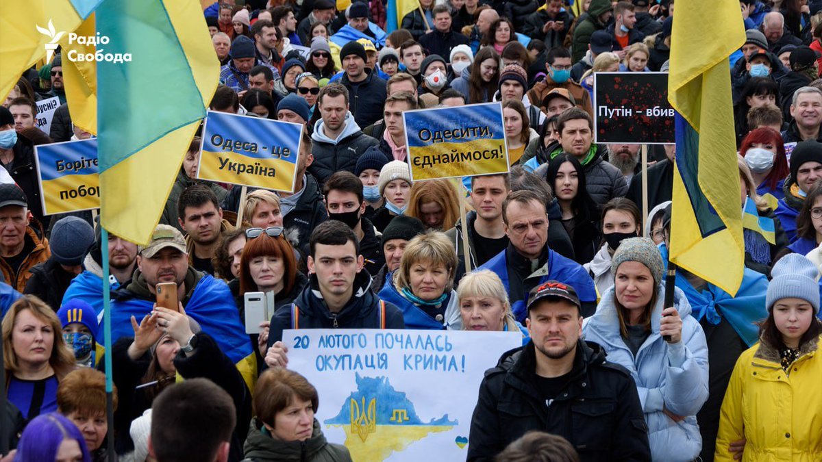 EuromaidanPress's tweet photo. Several thousand residents of Odesa took part in the March of Unity on Feb 20 to demonstrate their unity and readiness to defend the city and the country from any threats. https://t.co/ZSUhAEAjDQ