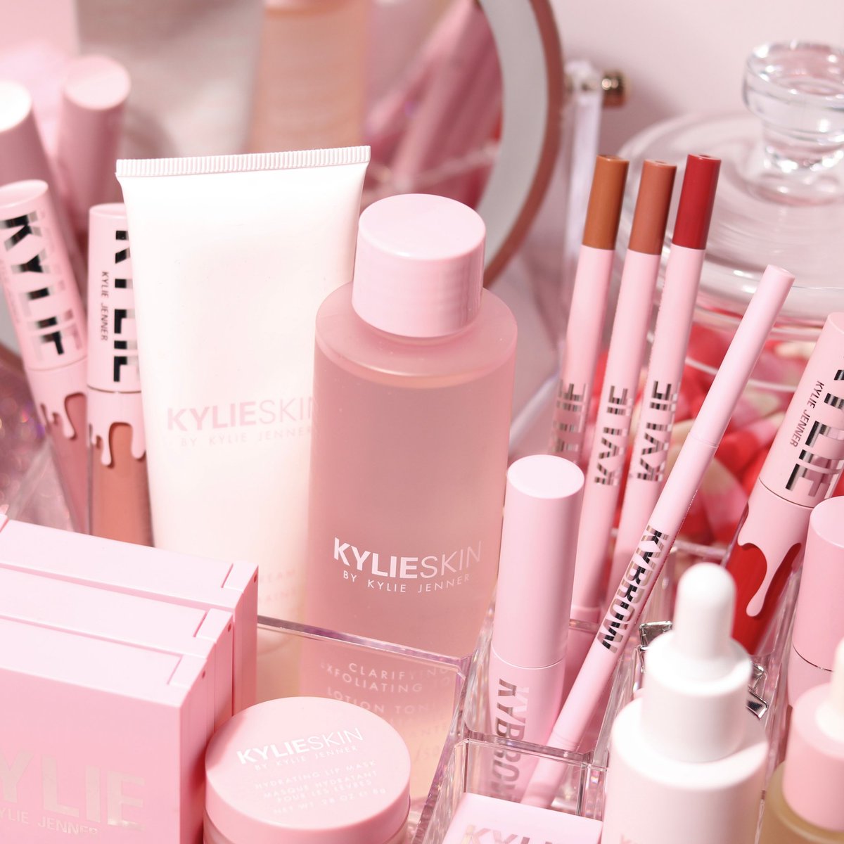 kylieskin's tweet photo. self care sunday essentials featuring our new clarifying exfoliating toner 💖 https://t.co/fkwkhSDVix https://t.co/SP2OoTcIUD