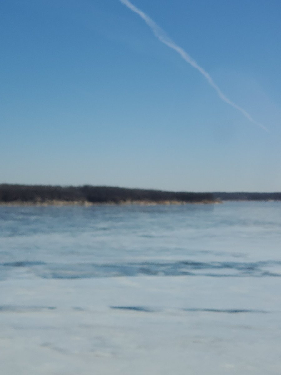 DeniseWhitlatch's tweet photo. Going over Lake Red Rock and looks like thin ice. Going to be 60° today hot damn then a potential winter storm Tuesday!! #onlyiniowa #waitfiveminutesitwillchange 🙂🌝☀️☀️ @EdWilsonWX13HD @JSydejkoKCCI @GWatsabaugh https://t.co/oFoHIQPFxH