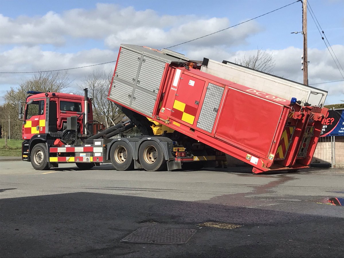 PreesFire_SFRS's tweet image. Hvpu training 🚒
Shropshire crews have been carrying out High volume pump training today at Prees.
Pumping from open water , hose deployment and recovery..
Winch cable deviations from scrap RTC vehicle . 
#Prees - Baschurch and Group support team 👌🏼😎.