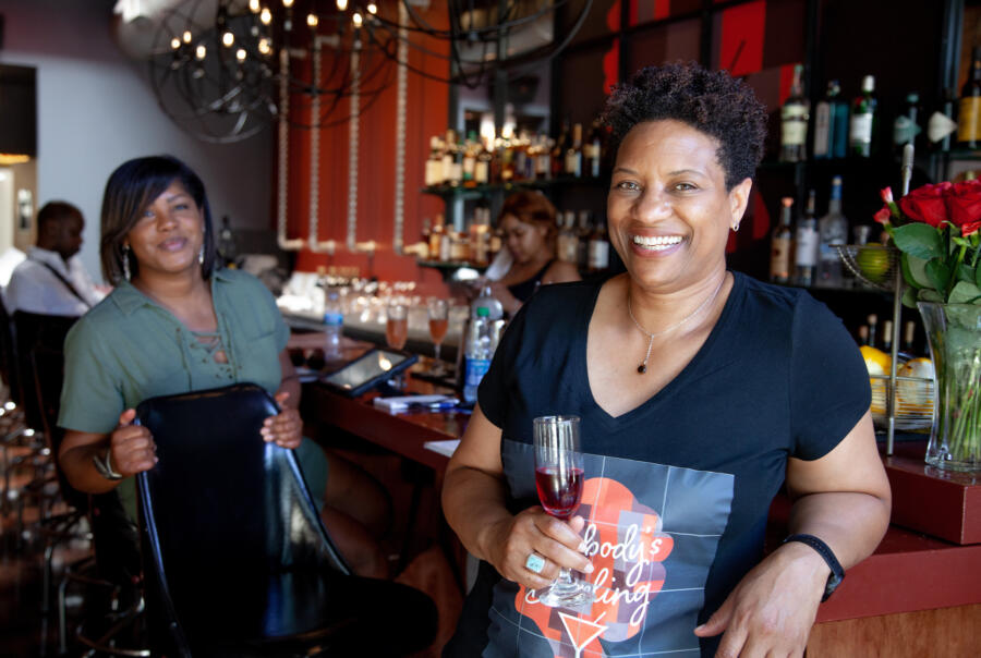 ChooseChicago's tweet photo. Every Chicago neighborhood is home to a diverse community of small businesses. 

Meet the people behind Black-owned businesses like a coffee shop giving back to the community, tours by @6figga_dilla, and more: https://t.co/kAzUdkL0Wc https://t.co/mJ8N5QEg4a