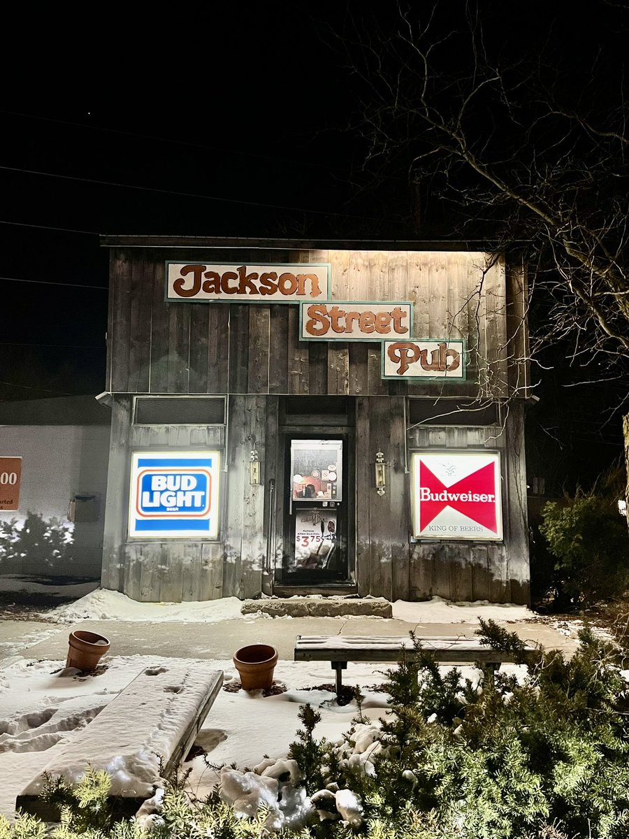 picturesofdives's tweet photo. Jackson Street Pub - Macomb, IL (pictures by @jmsaley) https://t.co/HUUFBqQWu3