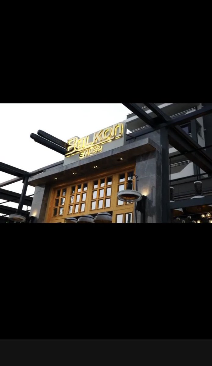 nocontextkafe's tweet photo. sıradaki kafemiz etiler balkon kafe konum olarak yeni ibrahimli de bulunan balkon önünde duran lüx arabalarla garibanların dikkatini cekiyor https://t.co/zRHMheD0Cz