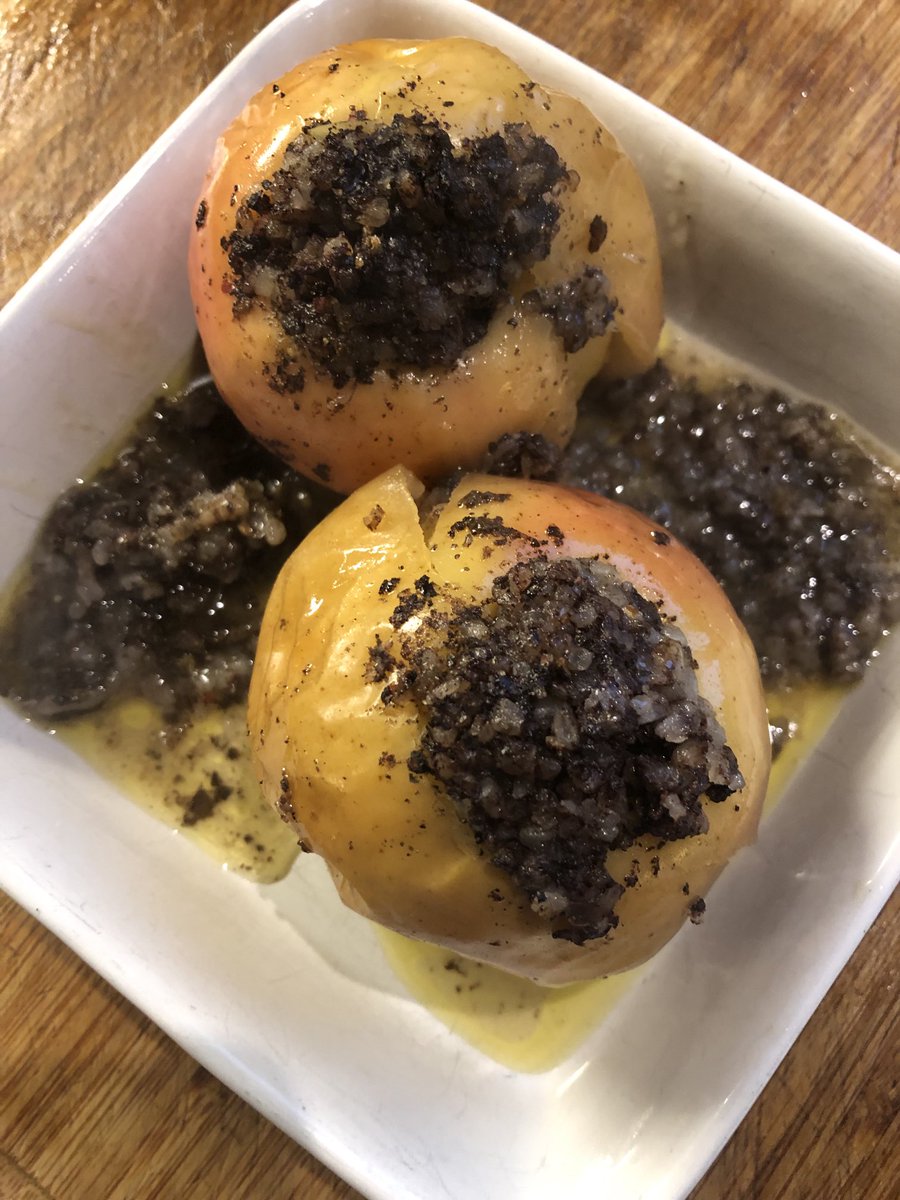 Thé perfect accompaniment with a gorgeous Pork loin roast… crackling and baked apples stuffed with Morcilla black pudding… now let’s open the red wine!