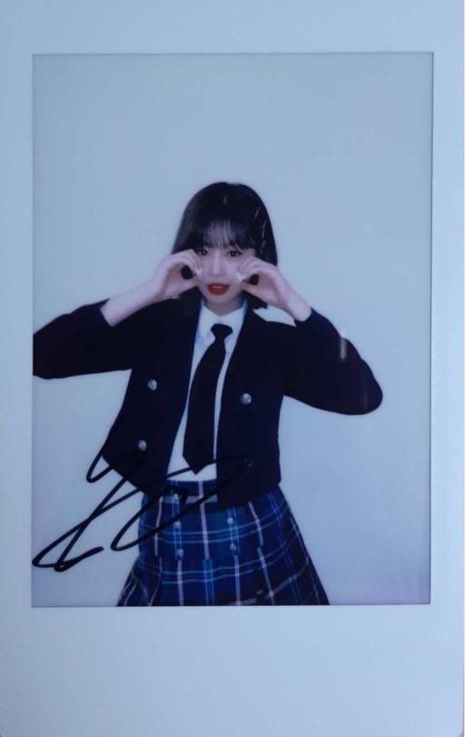 archivesoojin's tweet photo. it's like a polaroid love... https://t.co/7Dz69PM6JU