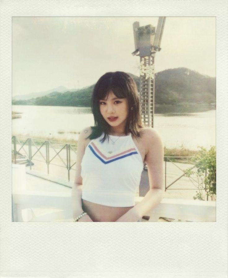 archivesoojin's tweet photo. it's like a polaroid love... https://t.co/7Dz69PM6JU