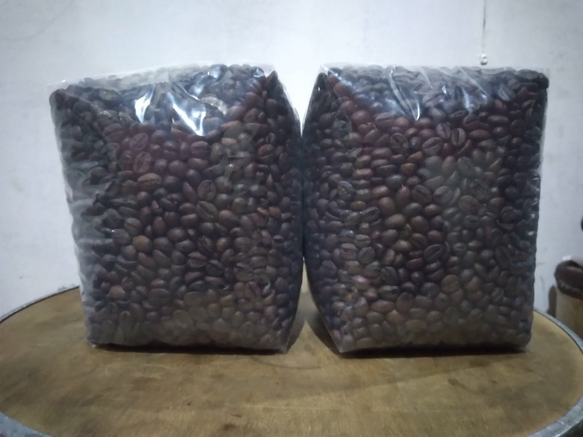 kadusbro's tweet photo. Jual kopi robusta wine 245k/kg @ekspedisikompas @disperindagjtg @UMKMJateng @kopipekalongan https://t.co/tqqYlEWP5R https://t.co/C1F9YZchX2