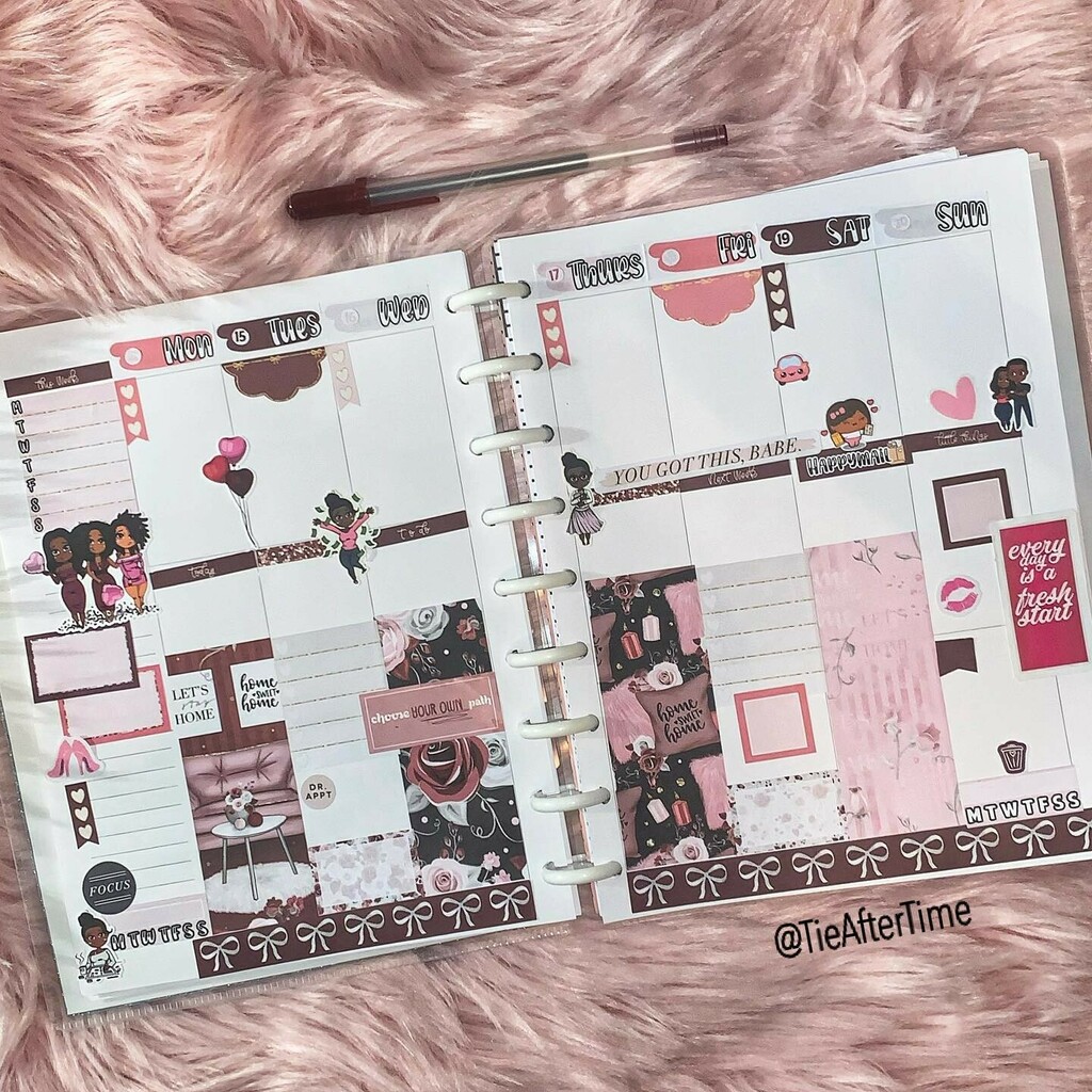 tieaftertime's tweet photo. 💕Weekly spread flatlay💕
 #flatlayinspiration #plannerstickers #weeklyspread https://t.co/RYw3lCUMte