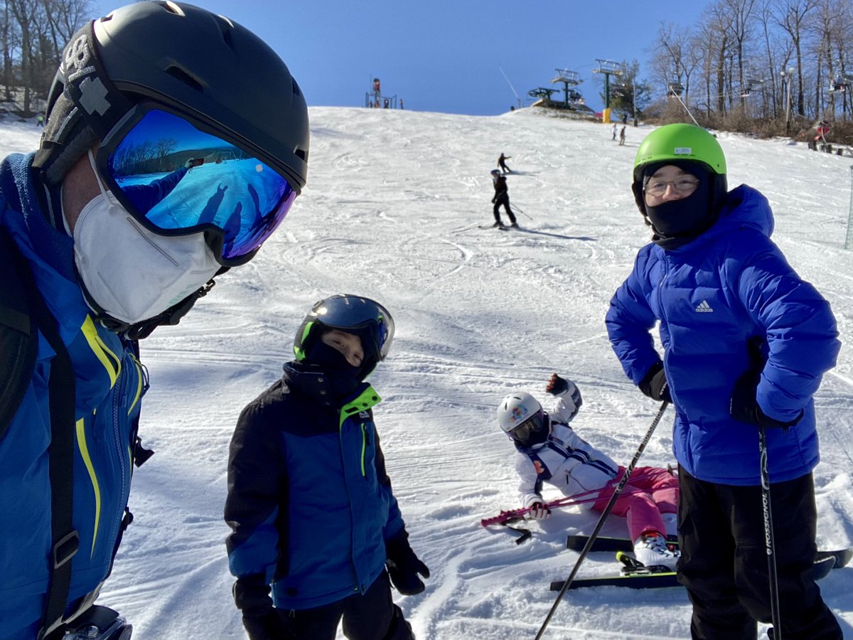 Coach_Campbell's tweet image. 1 year ago I laid on the ice with a bad #TibFib needing emergency surgery (this is a month later after some inpatient time @MedStarNRH)... today kids and I (with my titanium rod in my leg!) are cruising on a #bluebird #ski day at @roundtopmtn! 
#SkiingCampbells
#Roundtop
#SkiPA