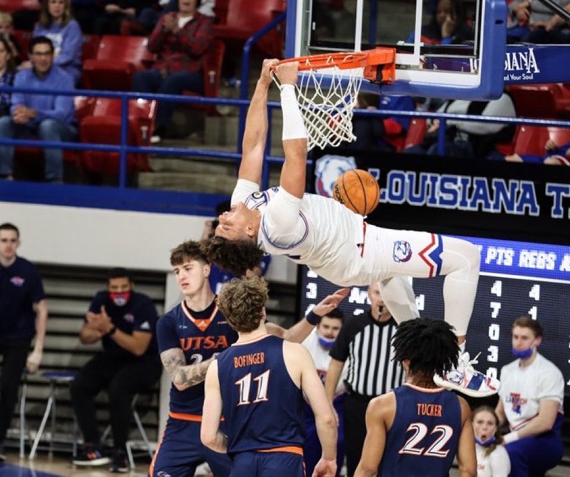 I say we hang this photo up🖤