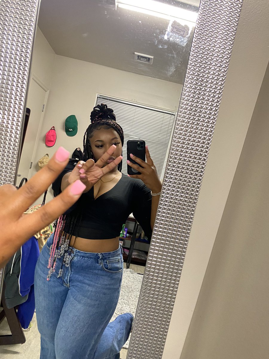 toriiashh's tweet photo. so pretty gworrrl, you belong in a galleria 🖤 #ASUTwitter https://t.co/0v95OtXbDZ