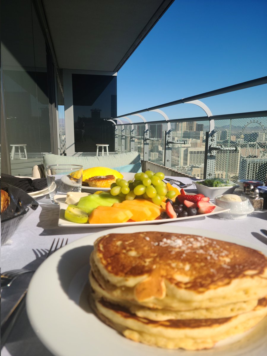 ap_czar's tweet image. Enjoying the FRUITS of my labor........ I will see myself out 🤣🤣