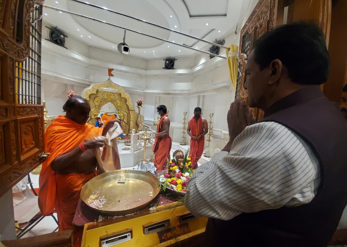 raosahebdanve's tweet photo. राजूर येथिल श्री महागणपती संस्थान मंदिरात आज संकष्टी चतुर्थीच्या पर्वावर पुजन करुन दर्शन घेतले. https://t.co/G9IGPREzPi