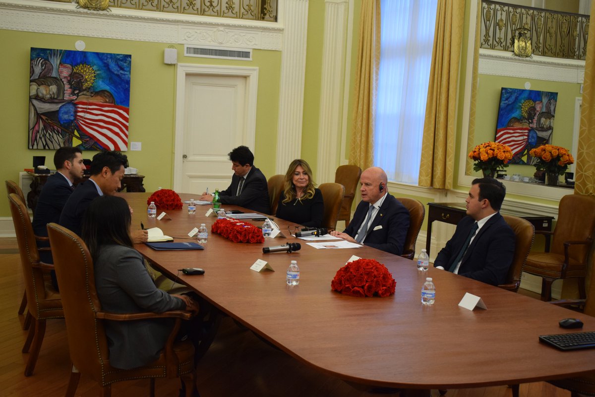 EmbajadaEcuUSA's tweet image. We join efforts in a field of common interest with the United States: the health of citizens! In the meeting with Dr. @keepark , the Vice President @ABorreroVega  addressed issues to promote the national surgery plan🇪🇨✅@Vice_Ec @Salud_Ec