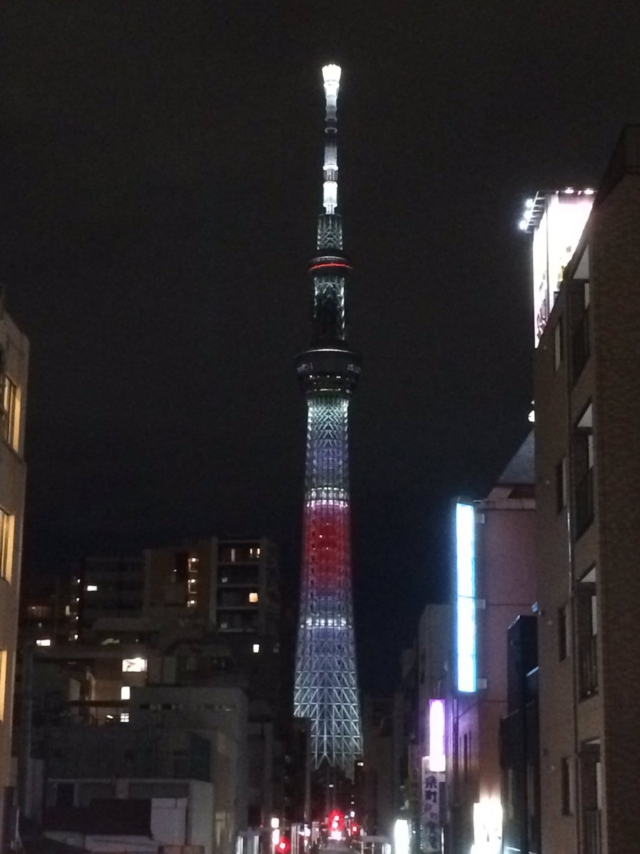 eagle_tw1029's tweet photo. 北京2022冬季オリンピック競技大会がついに終わりました。期間中大会出場するTEAM JAPANに、応援の気持ちを込めて「日本国旗」をイメージした特別ライティングを点灯していました。 https://t.co/JDr0I1cwbe