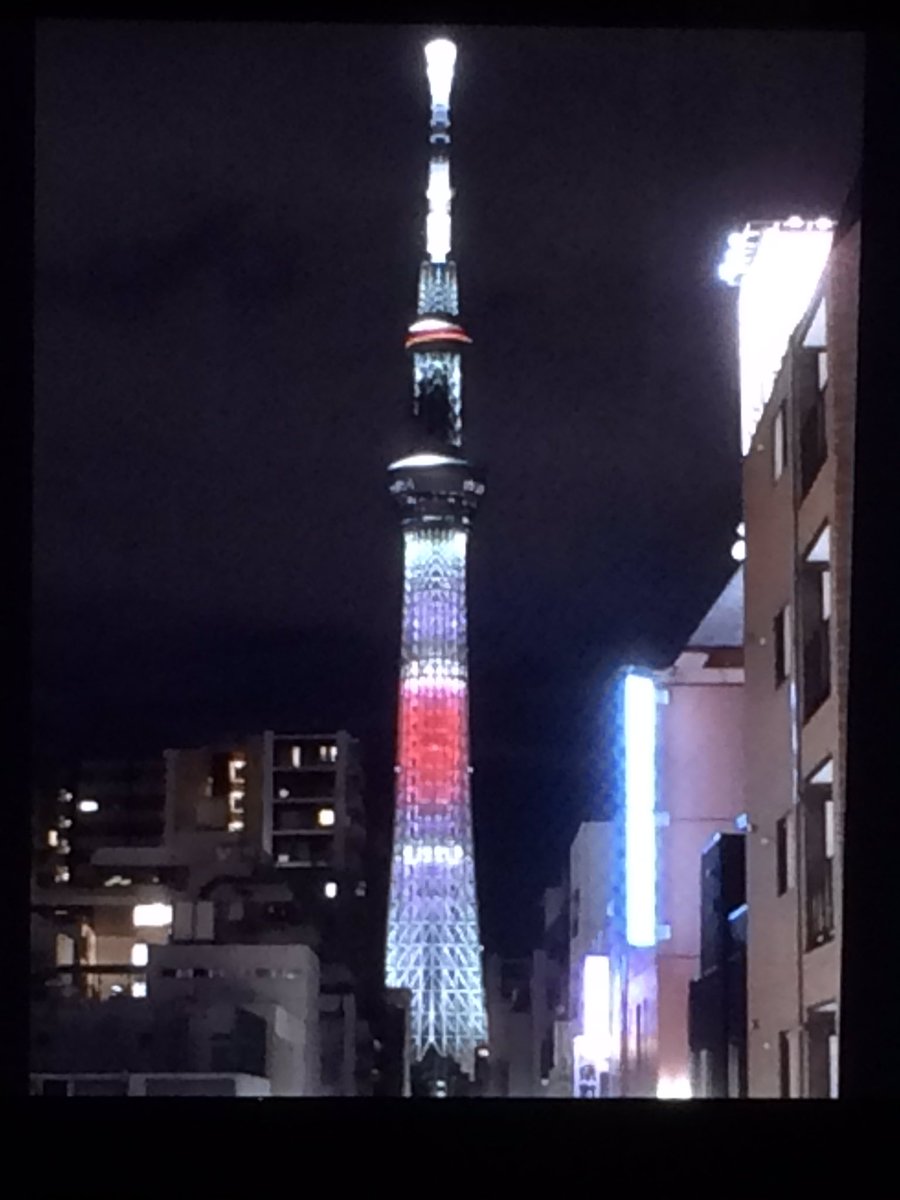 eagle_tw1029's tweet photo. 北京2022冬季オリンピック競技大会がついに終わりました。期間中大会出場するTEAM JAPANに、応援の気持ちを込めて「日本国旗」をイメージした特別ライティングを点灯していました。 https://t.co/JDr0I1cwbe