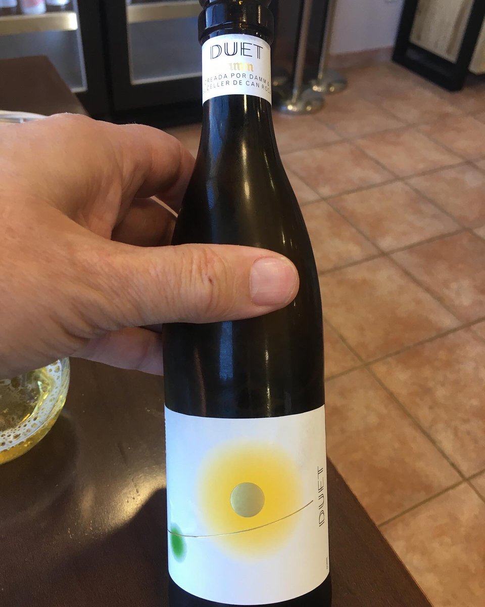 macdudeuk's tweet photo. Was given this today. Very interesting beer made with grape juice, brewed by Damm with Celler de Can Roca.  Quite citrus and a useful alternative to have in the locker for difficult pairings. Have you tried it @winematcher? https://t.co/tMABnLZBck