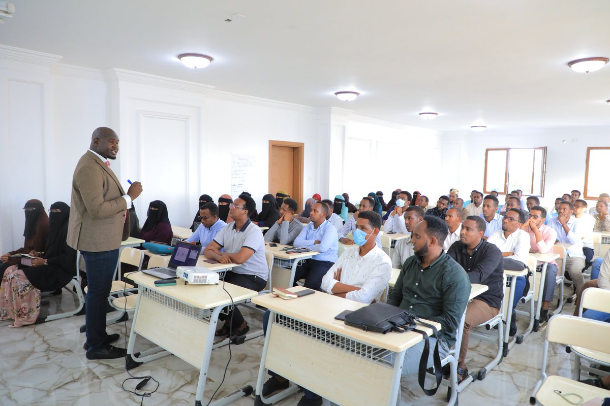 imlsimad's tweet photo. Welcome to the Institute of Modern Languages. Orientation session for newly admitted students in the English for Academic Purposes program.
#LearnAtIML
#ExperienceAtIML
#Feb2022Intake. https://t.co/1wE8Nq5Txg