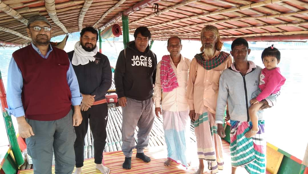 mohamma64508589's tweet photo. With the #fishermen from #Rustampur, #Turagh River.
#DhakaRivers #mohammadazaz #urbanwetland https://t.co/nOU0BRcTdi