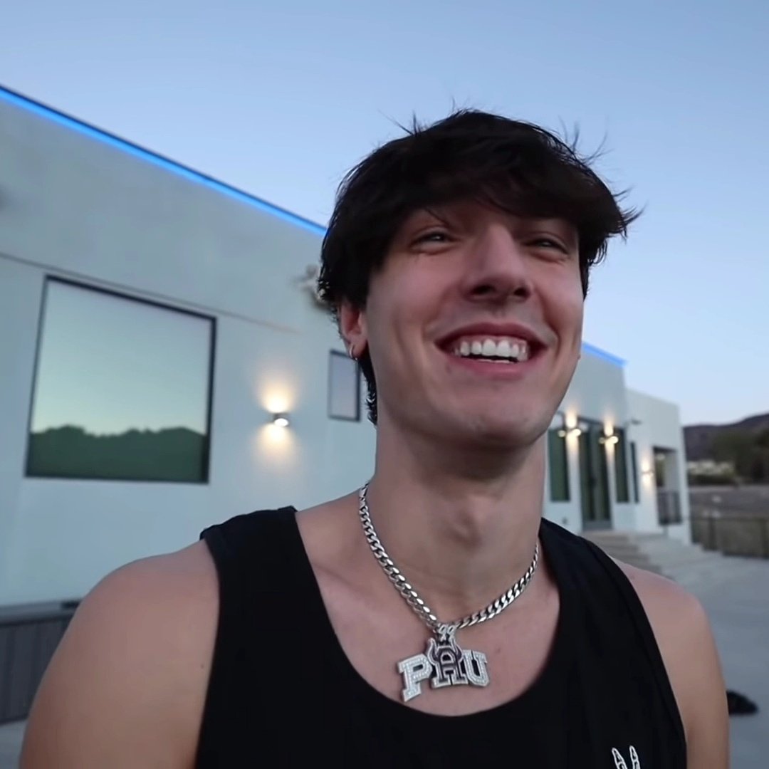 itskatebtch_'s tweet photo. i love him <3 https://t.co/B82YmvIBPk