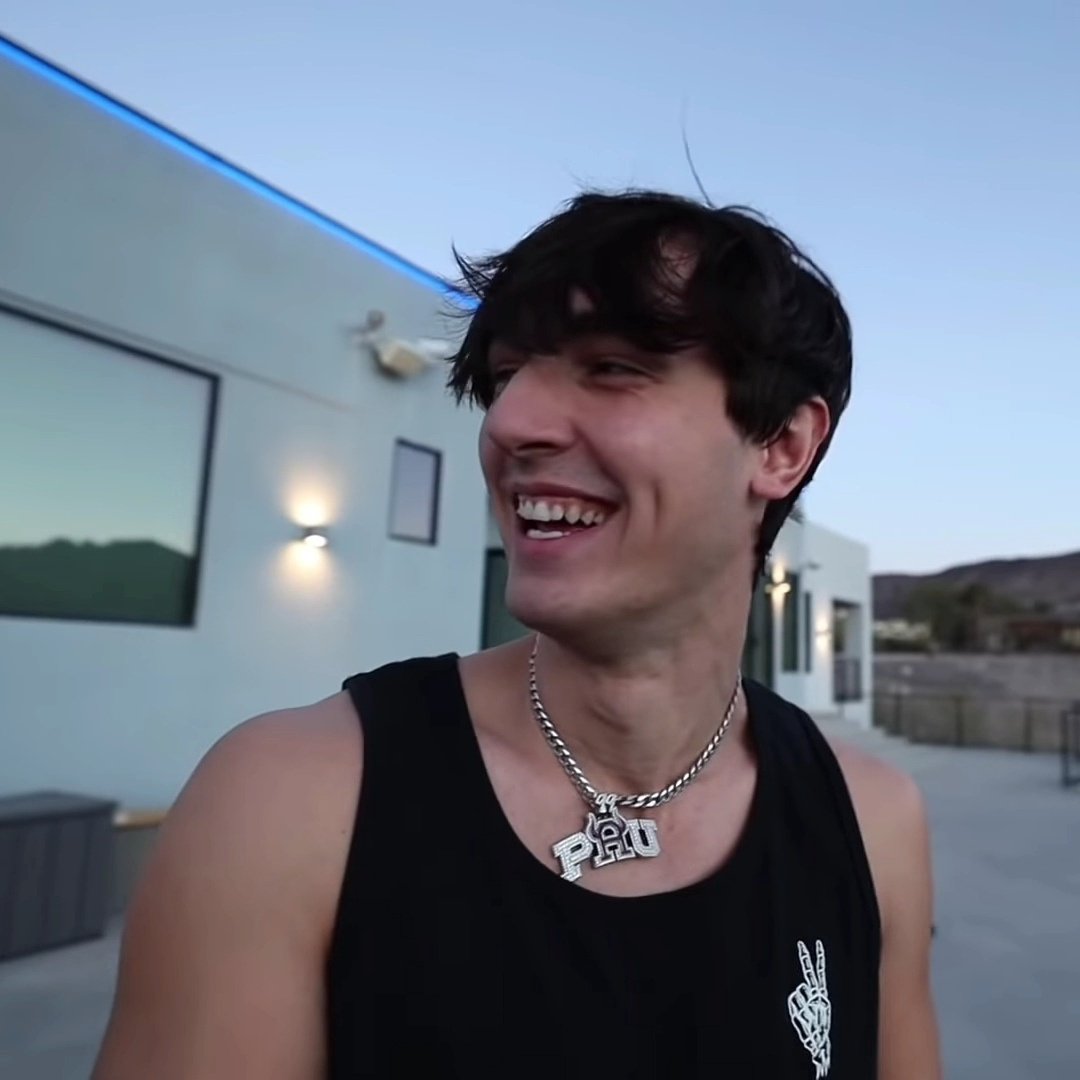 itskatebtch_'s tweet photo. i love him <3 https://t.co/B82YmvIBPk