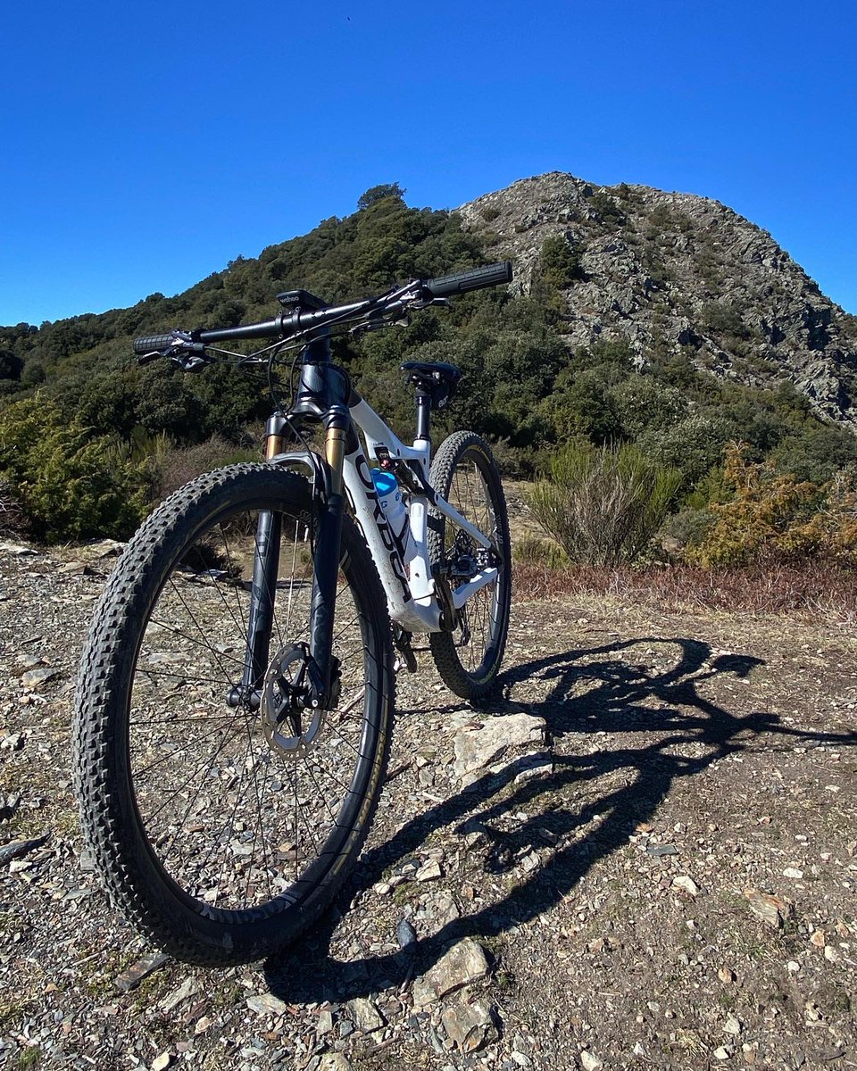 gerson_garrosa's tweet photo. Me encanta el ciclismo de alta montaña 🏔 

#imparables #orbea #oakley #pirelli #mtb #cycling #hjcsports #cdcsport @ImparablesTV https://t.co/L8d71P8616
