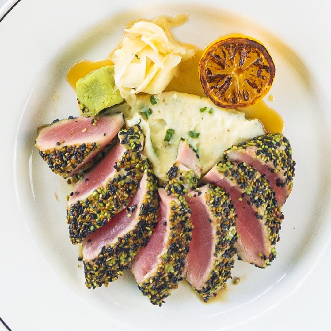 Seared and crusted with sesame seeds, Truluck's vibrant Hawaiian Ahi Tuna is perfection on a plate. #AventineLaJolla 

📸: @trulucksrestaurant
