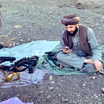 55NNW's tweet photo. @MJalal313 @AnasHaqqani313 محبت یې په شمال او په جنوب دی 
ریښتیا شوی د عمر لیدلی خوب دی 
برخمند له هر خصلت د سړیتوب دی
د هر چا په زړه کې ځای لري محبوب دی 
د هر چا د امید سترګې چې پرې خښې
هغه ځوان سپا سالار ملا یعقوب دی

#زلمي_رهبران https://t.co/ECgATvanb4