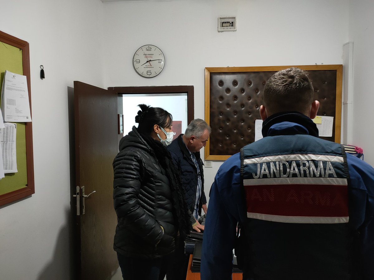 TulayDanacioglu's tweet photo. Dağ başına zalimce hayvan atan belediyenin tespit edilerek ceza alması için Haymana @jandarma'ya şikayetçi oluyoruz.
Saat 14:00'da hareket ettik ve saat 20:50 itibarı ile hala Haymana'dayız.
Bu süreçte destek olan Sayın Valim @dr_ayhanozkan'a çok teşekkür ederiz. https://t.co/cDctM5YdrM