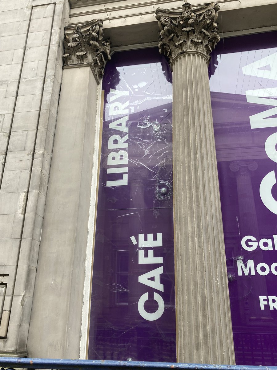 PeterMcDade's tweet photo. What’s going on in Glasgow!? Royal Exchange Square used to be beautiful and vibrant, now it’s a dump. It’s February and the Christmas lights are still up. #glasgowdeservesbetter https://t.co/Gj80D9T3Nk