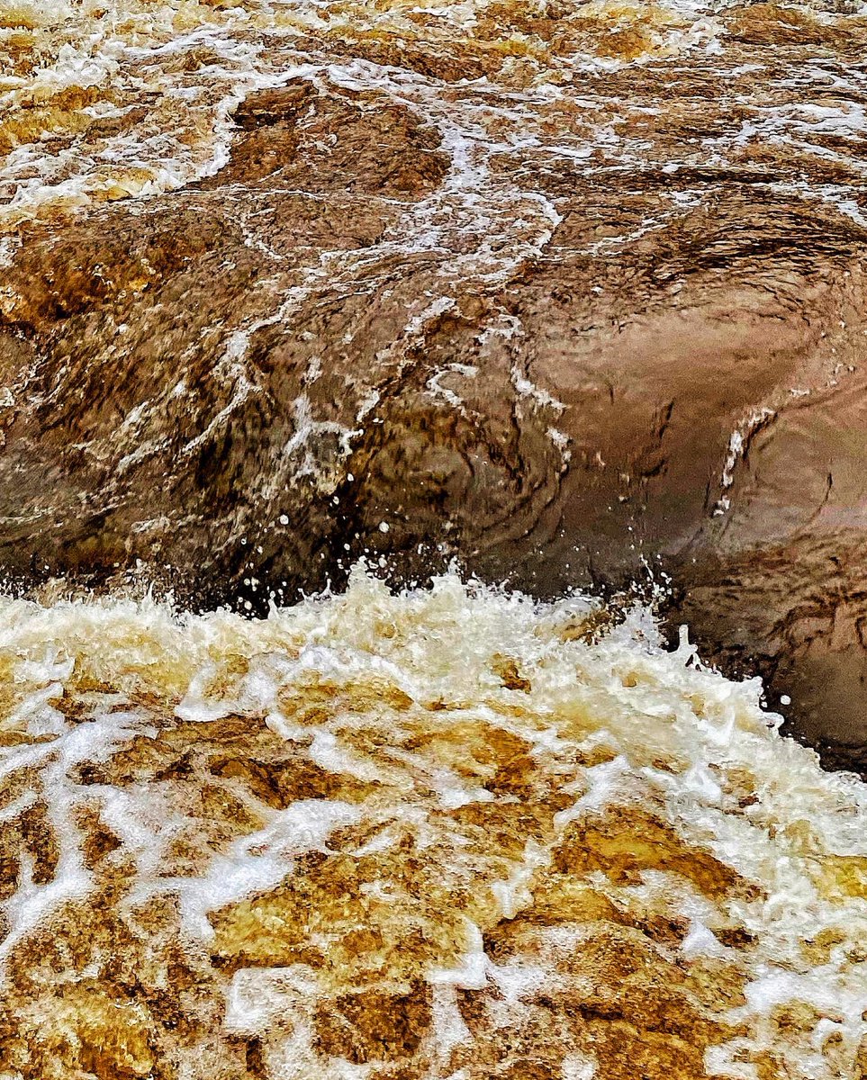 The power of Mother Nature is both beautifully mesmerising and terrifying all at the same time…
#riverwalks #riverscape #woodland #rivereden #stenkrith #walksinnature #mothernaturesbeauty #simplepleasures #rainydays #StormFranklin #kirkbystephen #Cumbria