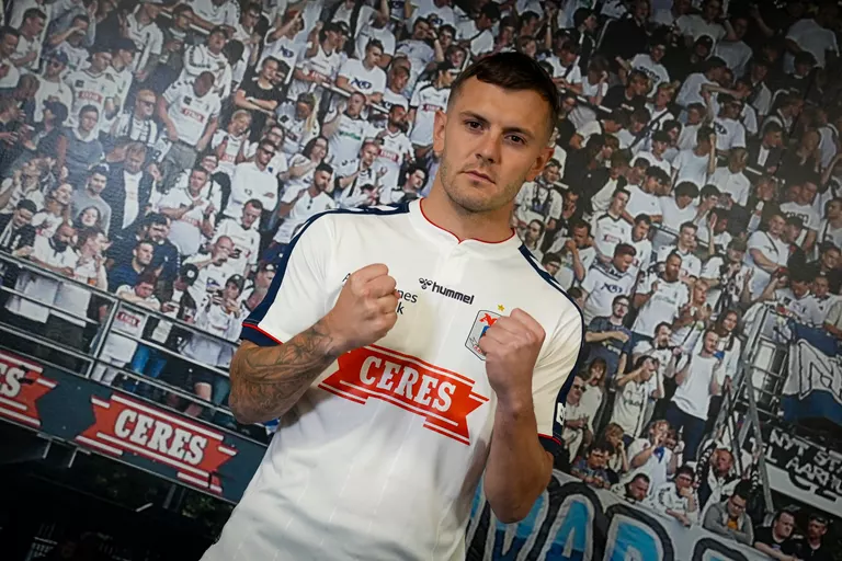 DeadlineDayLive's tweet photo. 📝 DEAL DONE: Former Arsenal midfielder Jack Wilshere has officially signed for Danish Superliga side Aarhus Gymnastikforening on a contract until the end of the season. 

(Source: @AGFFodbold) https://t.co/pLsHeY6kaB