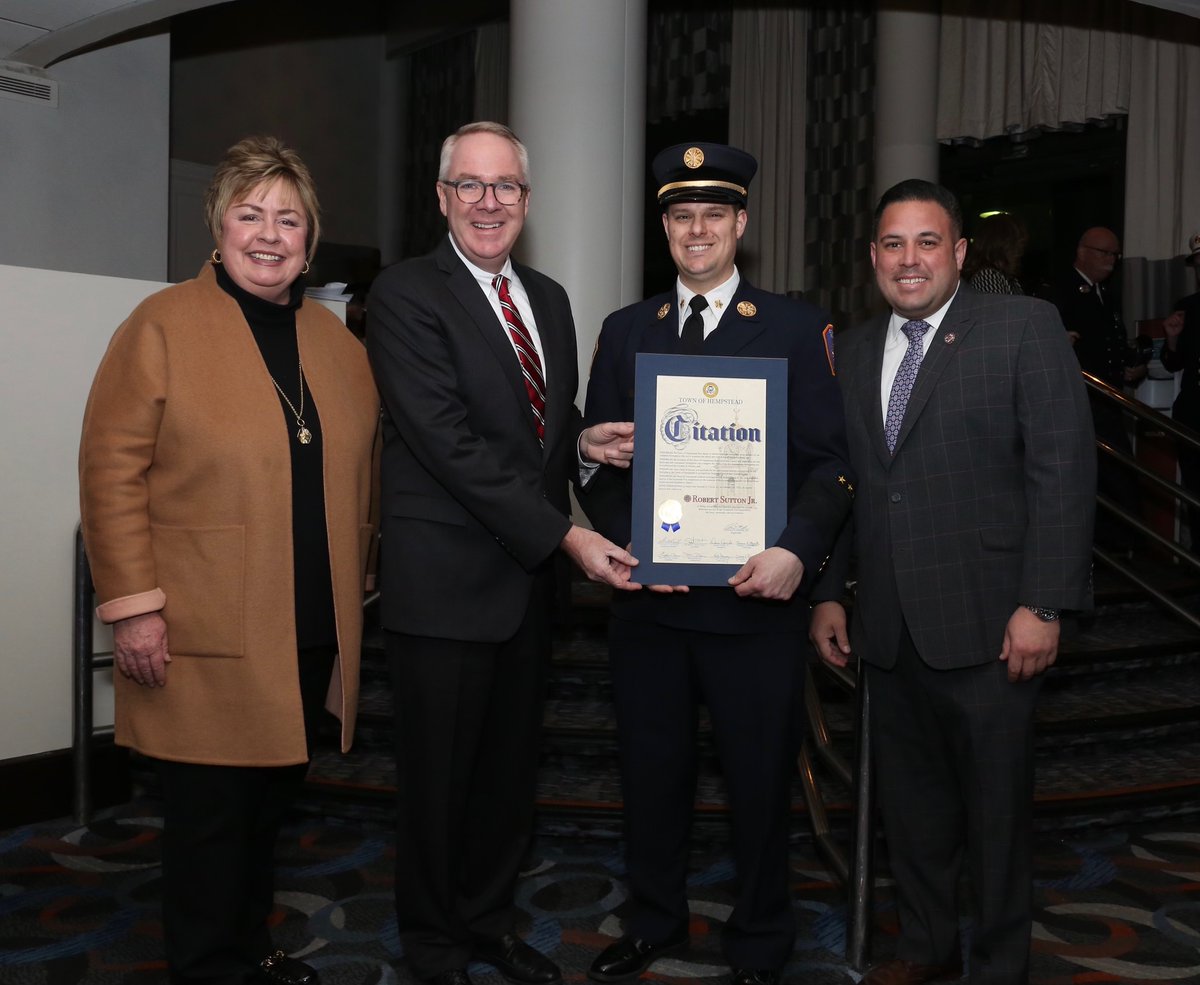 My friend, Rob Sutton, Jr. took helm <a href="/OceansideFD/">Oceanside Fire Dept.</a> just weeks before #COVID19 changed our world.
He led troops in the most trying times, working 24/7/365 keeping <a href="/HempsteadTown/">Town of Hempstead</a> neighbors safe.
Happy to be joined @TOHClavin &amp; Clerk Murray to thank Chief Sutton for a job well done!