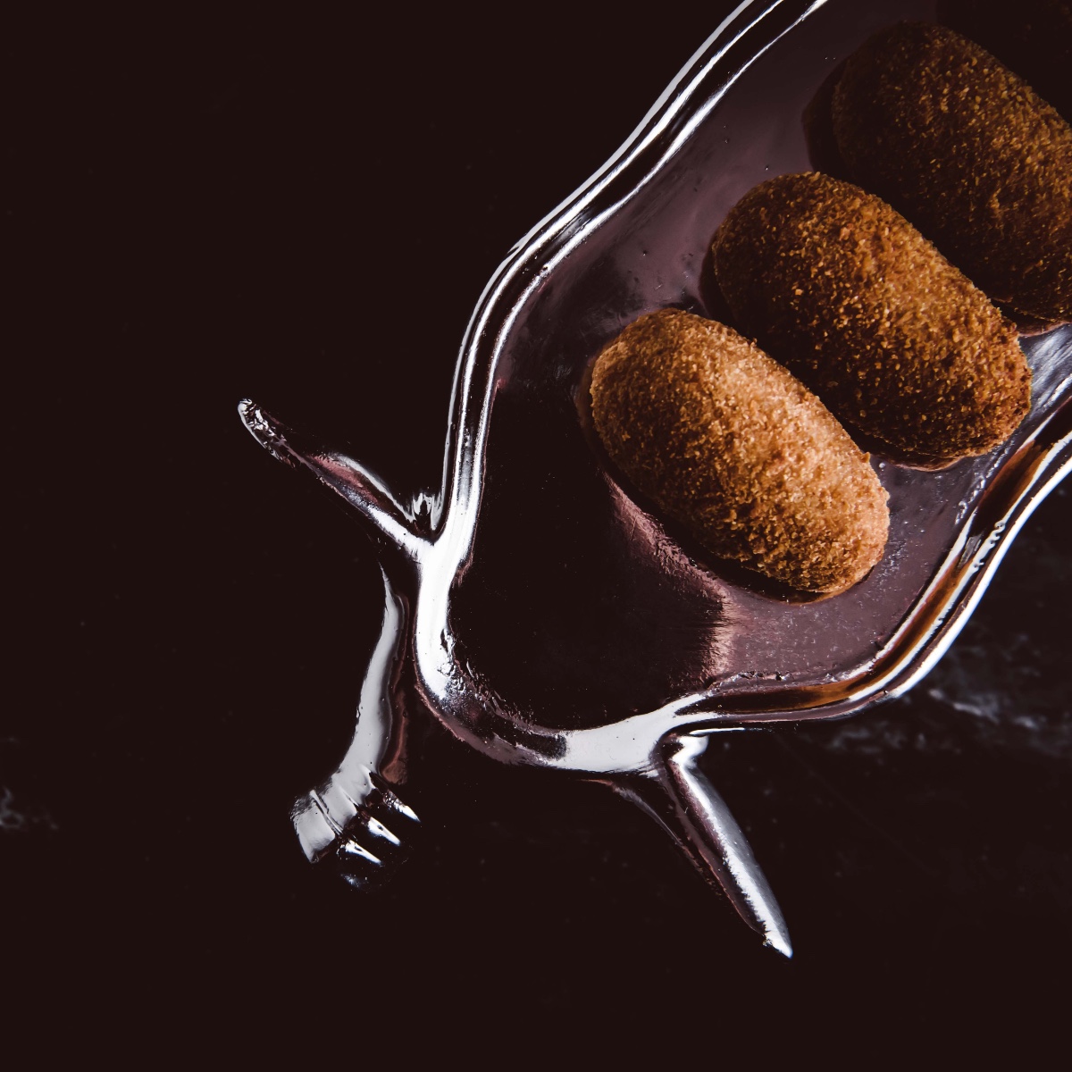 pigtailcocktail's tweet photo. Crave-worthy snacks are our specialty, including these croquetas de jamón. Explore our a la carte menu: https://t.co/dsz4fUDeGZ. 🐽 #PigtailCocktail https://t.co/acMMuadXEX