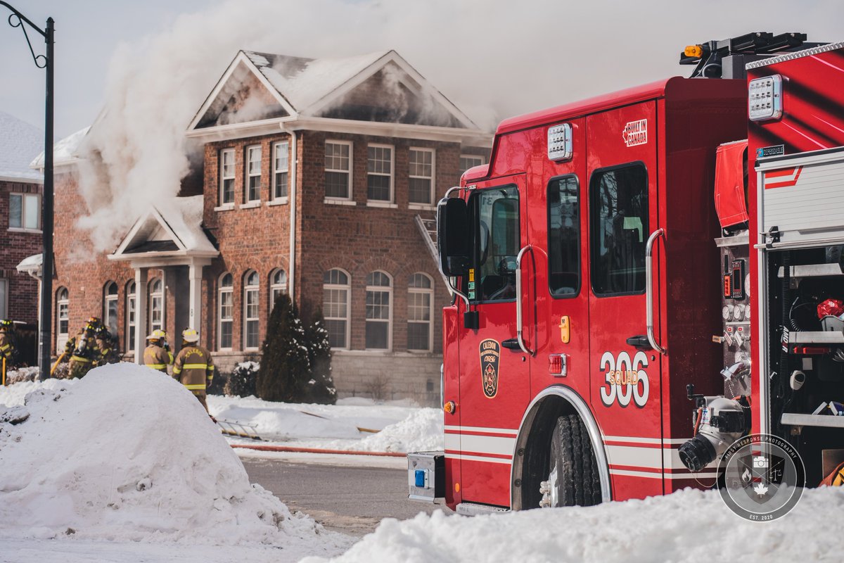 Caledon Fire on-scene of a working fire 🔥🇨🇦 
• 
•
#caledonfireandemergencyservices #caledonfire #firedepartment #fd #firefighters #msafire #scba #smoke #structurefire #fire #water #emergencyservices #fire #red #photography #caledon #peelregion #ontario #canada